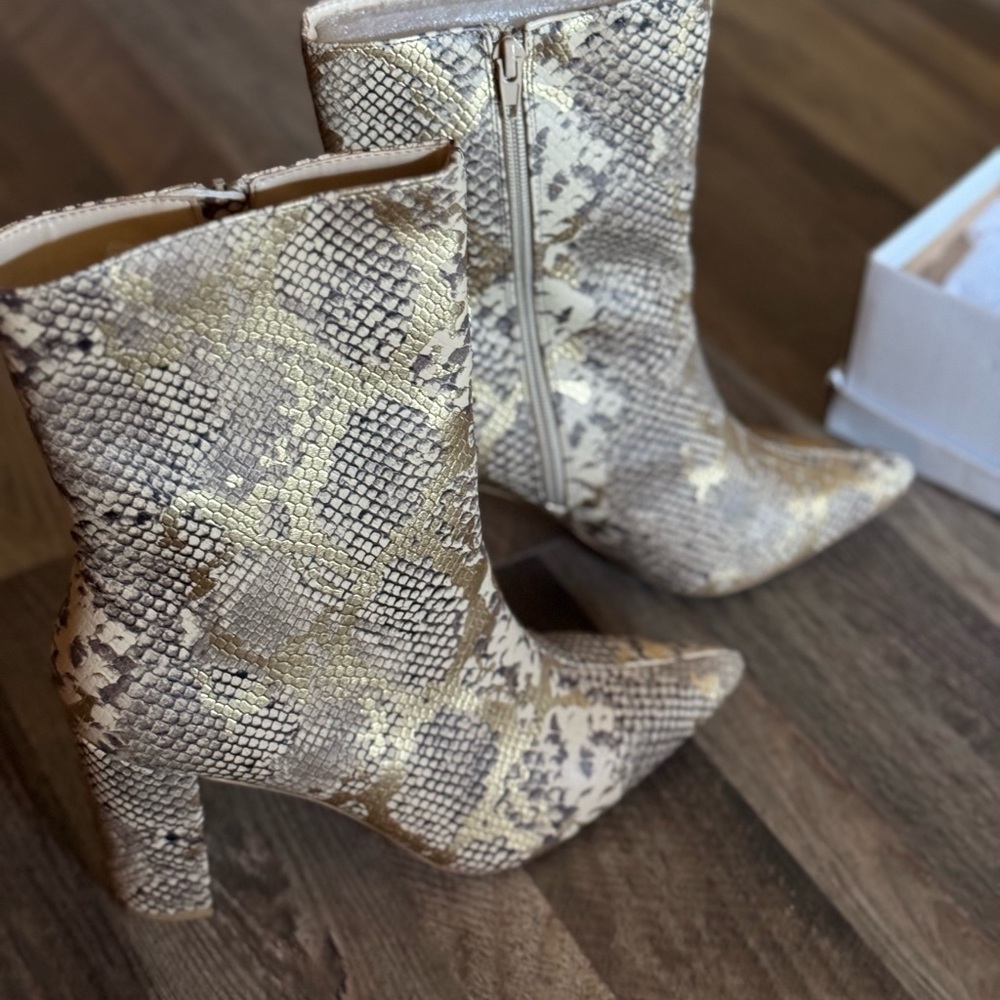 Boots - Picture 5 of 6